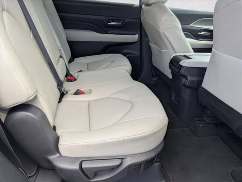 Used 2025 Toyota Grand Highlander FWD image 20