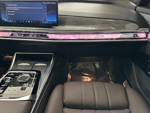 Certified 2025 BMW 760i xDrive AWD/4WD image 32