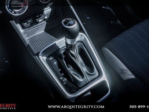 Used 2022 Hyundai Venue SE image 26