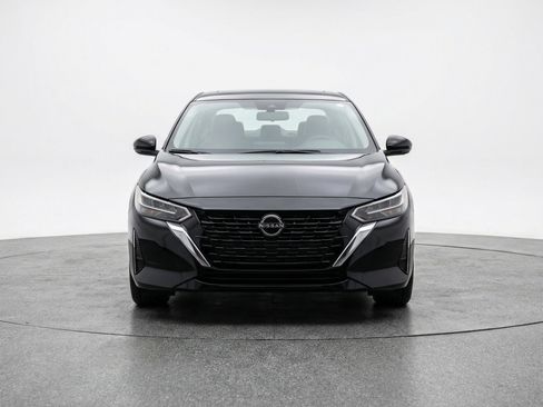 Used 2025 Nissan Sentra SV image 2