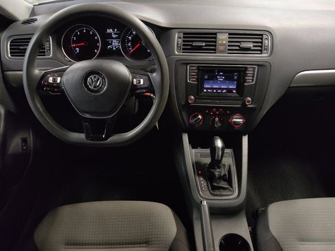 Used 2017 Volkswagen Jetta S w/ Jetta S Cold Weather Package FWD image 22