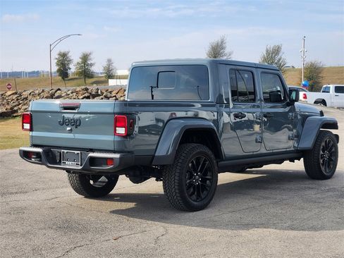 Used 2025 Jeep Gladiator Sport image 7