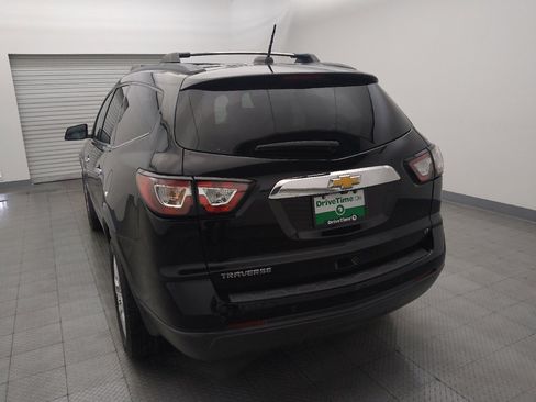 Used 2017 Chevrolet Traverse LT w/ Style and Technology Package FWD image 6