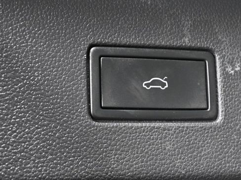 Certified 2023 Volkswagen Atlas SE w/ Panoramic Sunroof Package image 12