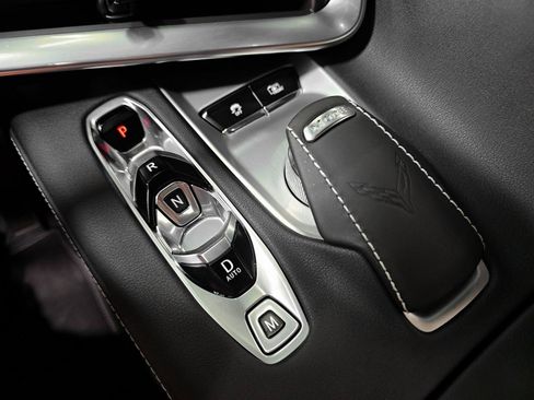 Used 2022 Chevrolet Corvette Stingray Coupe w/ 1LT RWD image 13