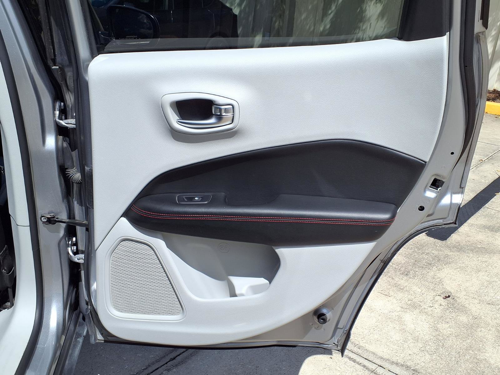 Used 2018 Jeep Compass Limited w/ Navigation Group FWD image 11