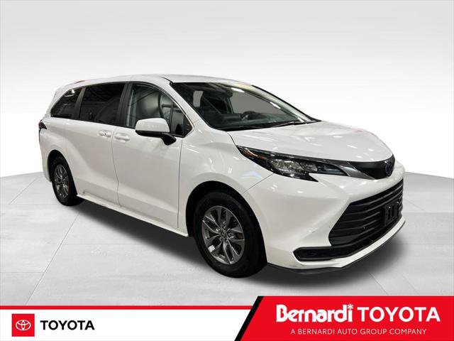 Certified 2023 Toyota Sienna LE FWD image 1