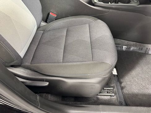 Used 2025 Chevrolet Trax LS w/ LS Convenience Package image 33