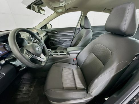 Used 2025 Nissan Altima 2.5 SV FWD image 13
