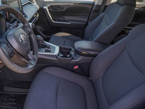 Used 2019 Toyota RAV4 LE image 9