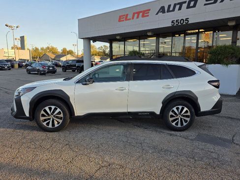 Used 2023 Subaru Outback Premium image 8