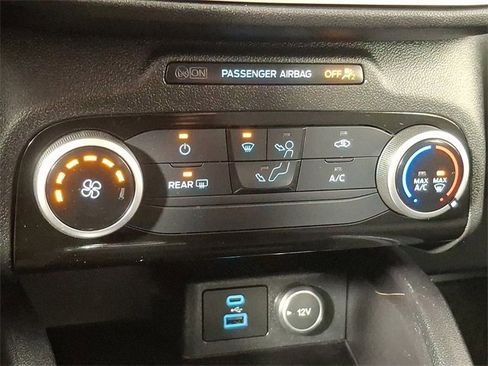 Used 2021 Ford Escape SE image 18