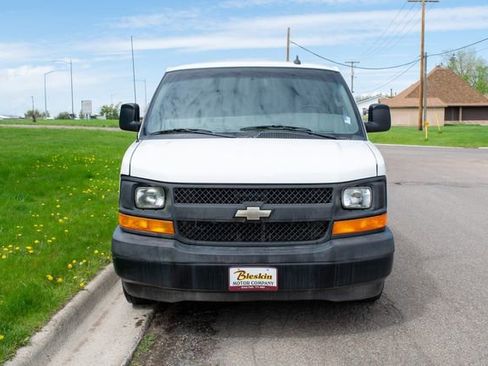Used 2017 Chevrolet Express 3500 Extended image 2