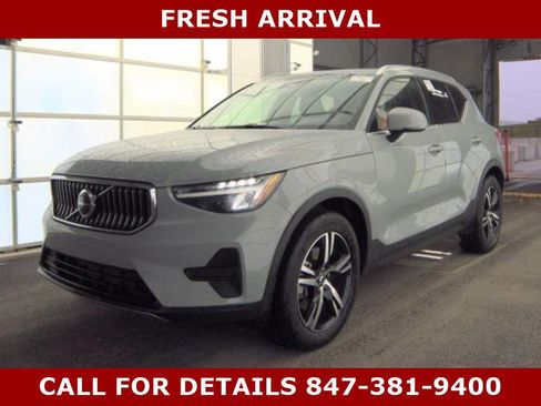 Used 2025 Volvo XC40 B5 Core AWD/4WD image 1