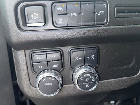 Used 2022 GMC Yukon XL SLE w/ Gmc Pro Safety Plus Package image 10