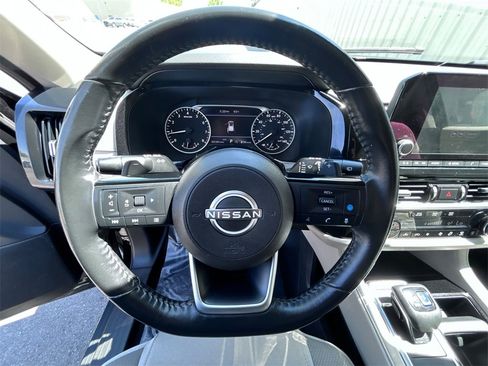 Used 2022 Nissan Pathfinder SV image 16