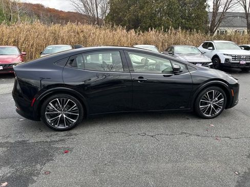 Used 2023 Toyota Prius LE image 6