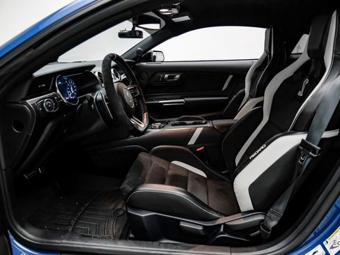 Used 2021 Ford Mustang Shelby GT500 w/ Carbon Fiber Track Pack image 38