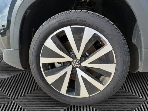 New 2024 Volkswagen Taos SE image 14