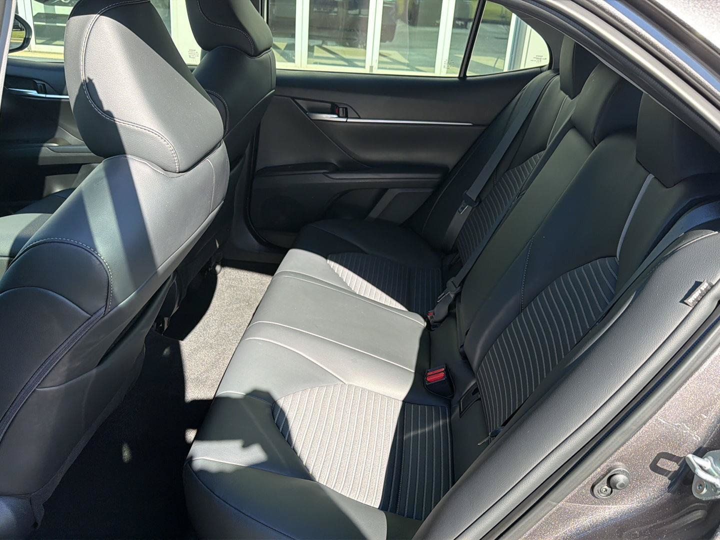 Used 2023 Toyota Camry SE FWD image 11