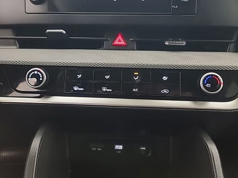 Used 2025 Kia Sportage LX image 33