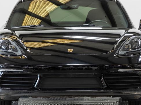 Used 2018 Porsche 718 Cayman RWD image 4