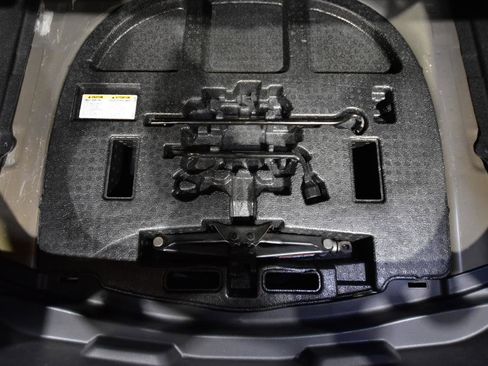 Used 2019 Toyota Avalon Limited image 50