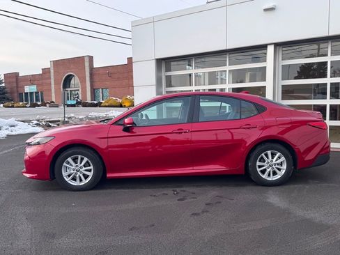 Used 2025 Toyota Camry LE image 2