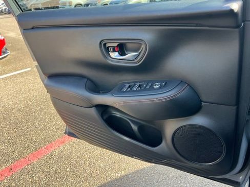 Used 2025 Honda HR-V Sport image 17