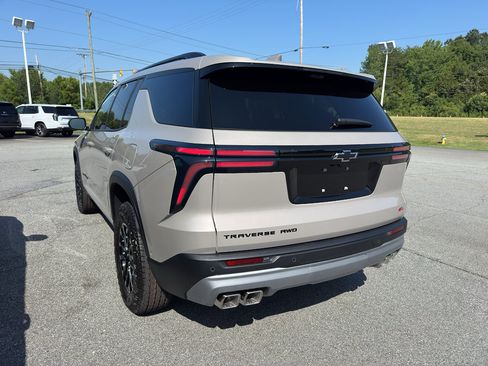 New 2026 Chevrolet Traverse Z71 w/ Enhanced Driving Package AWD/4WD image 4