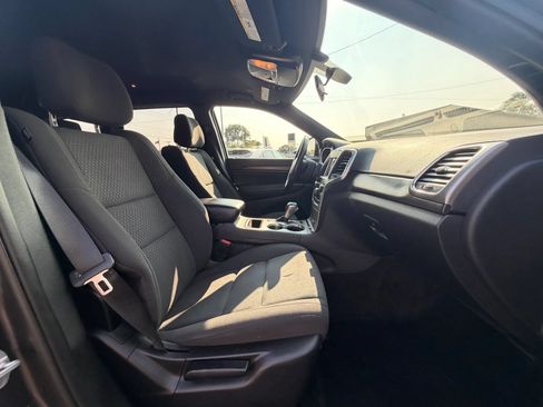 Used 2018 Jeep Grand Cherokee Laredo AWD/4WD image 20