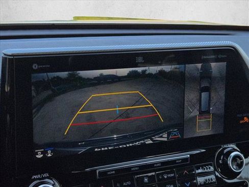 Used 2022 Toyota Highlander Platinum FWD image 12