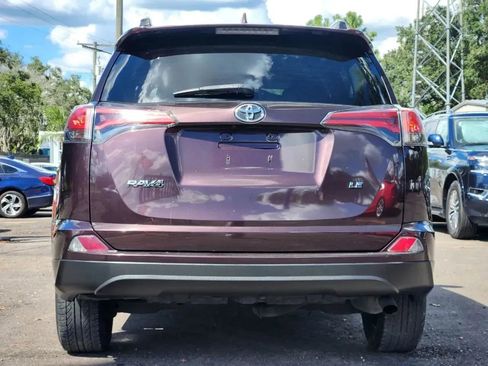 Used 2018 Toyota RAV4 LE FWD image 5
