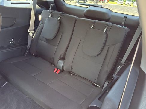 Used 2023 Ford Explorer XLT image 15