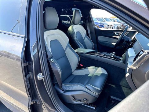 Used 2022 Volvo XC60 B5 R-Design w/ Advanced Package AWD/4WD image 29