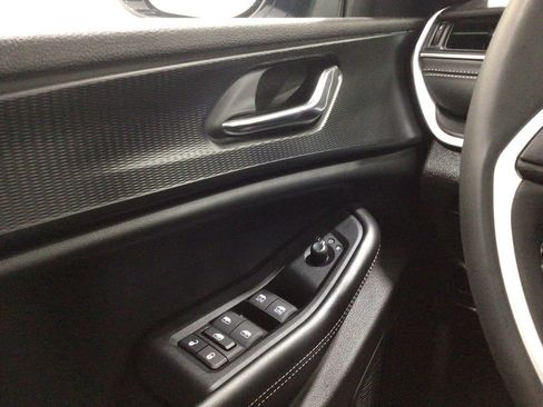 Used 2024 Jeep Grand Cherokee Altitude image 17