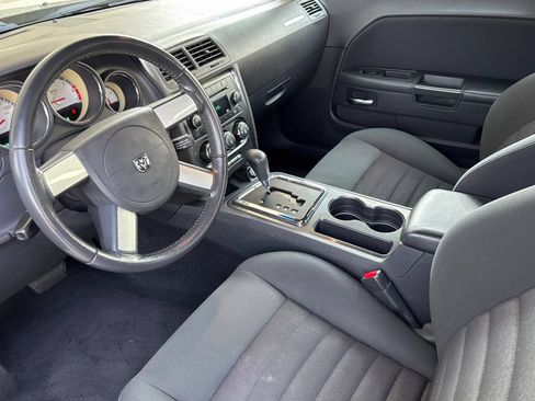 Used 2010 Dodge Challenger R/T RWD image 9