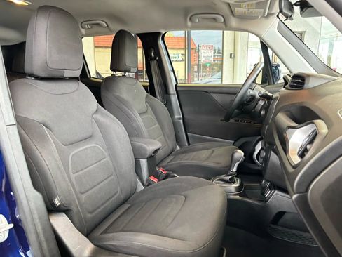 Used 2018 Jeep Renegade Latitude image 24