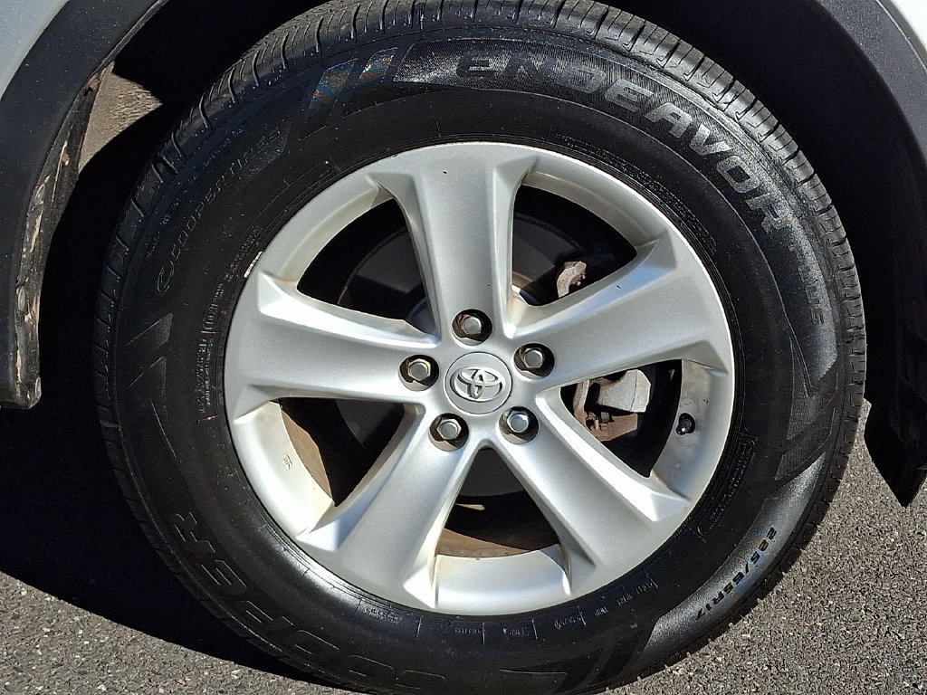 Used 2013 Toyota RAV4 XLE AWD/4WD image 9