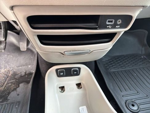 Used 2020 Chrysler Voyager Lxi image 17