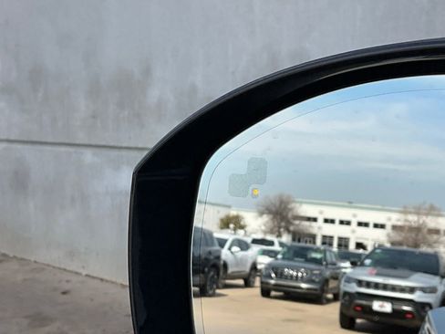 Used 2022 Land Rover Discovery S R-Dynamic image 22