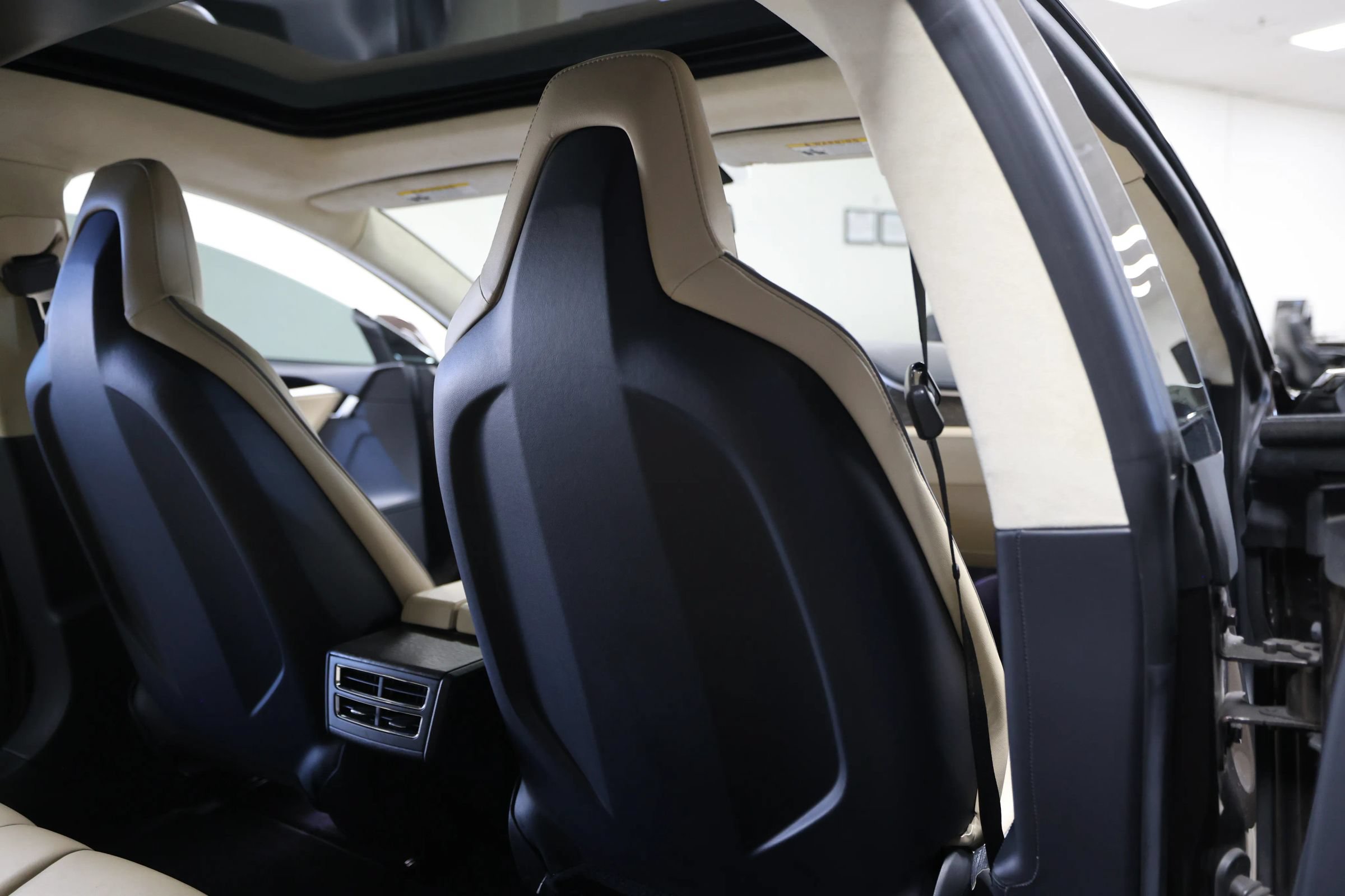 Used 2013 Tesla Model S Performance RWD image 45