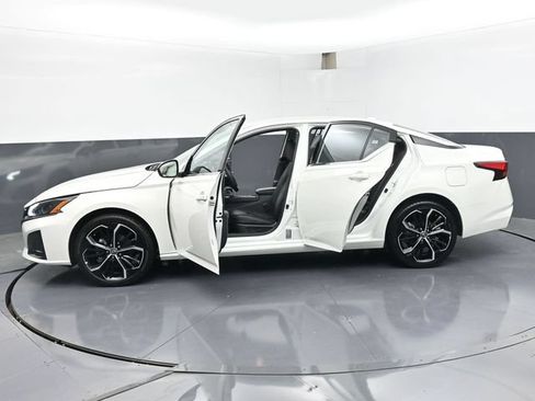 Used 2025 Nissan Altima 2.5 SR AWD/4WD image 48