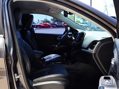 Used 2021 Jeep Cherokee Latitude Lux w/ Comfort/Convenience Group AWD/4WD image 31