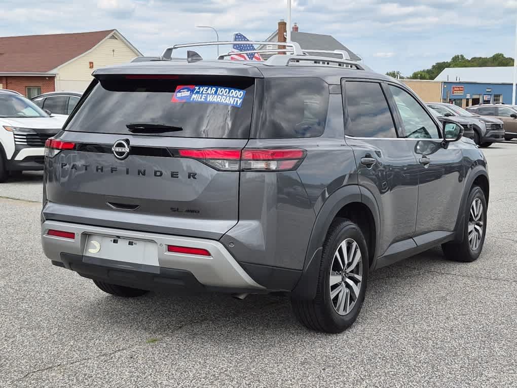 Used 2024 Nissan Pathfinder SL w/ Black Appearance Package AWD/4WD image 3