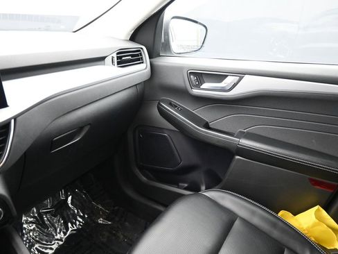 Used 2024 Ford Escape Platinum image 33