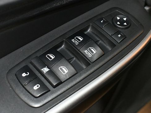 Used 2019 Jeep Cherokee Limited image 41