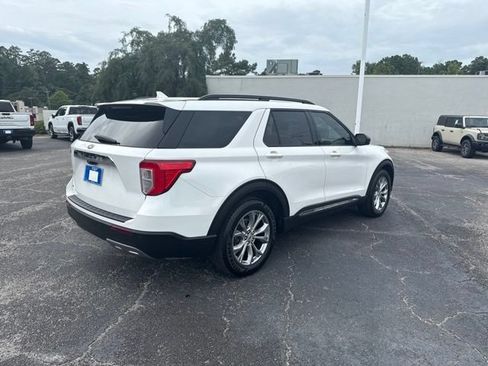 Used 2023 Ford Explorer XLT w/ Equipment Group 202A RWD image 5