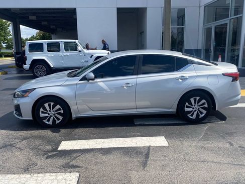 Used 2023 Nissan Altima 2.5 S FWD image 6