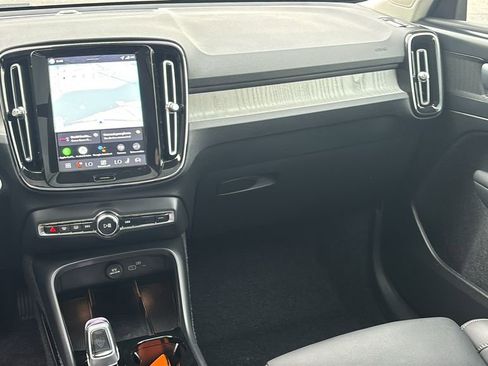 Certified 2026 Volvo XC40 B5 Plus AWD/4WD image 8